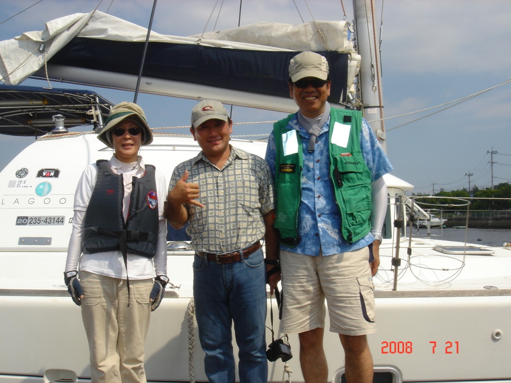 ようこそ！Captain YAMACOのホームページへ。日本全国のマリーナをめぐりながらの日本一周の旅。カタマランヨット cara（カーラ）の航海日誌です。■2008年7月アルバム写真